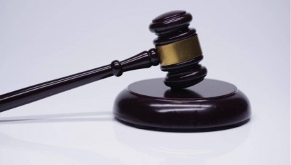 男子上班期间请假离开，8小时后被发现在路口酒精中毒失温身亡，家属索赔50万被驳回