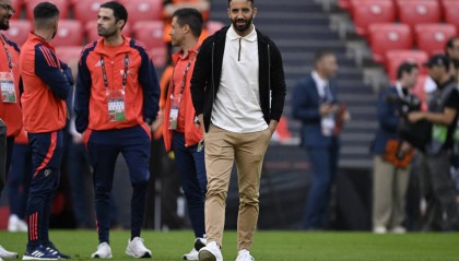 曼联老板拉特克利夫飞抵卡灵顿与主帅阿莫林会面：红魔能否绝地反击？