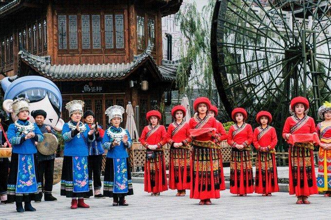 恩施本地私人金牌导游攻略，资讯热点：必玩打卡景点吐血推荐！