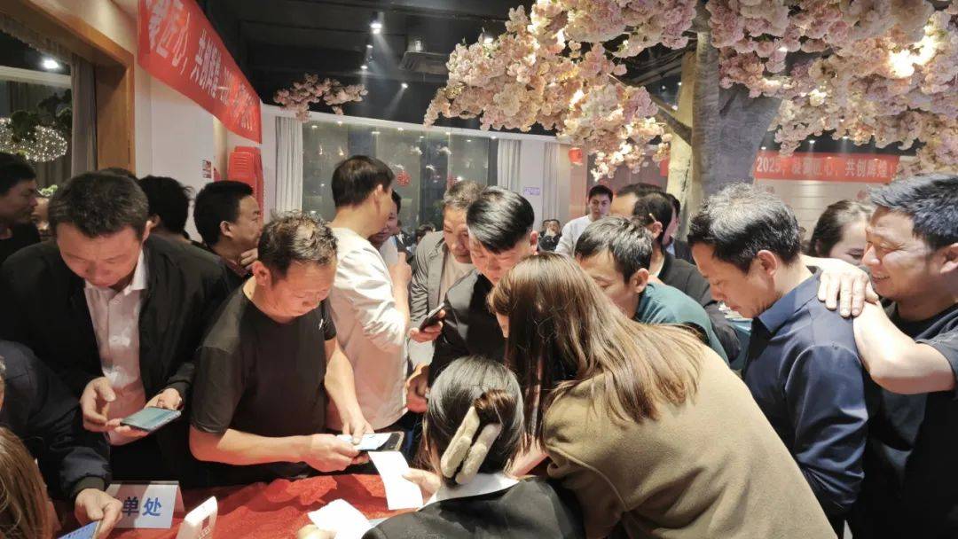 4月品牌资讯 | 冠珠瓷砖于2025佛山潭洲展大放异彩，冠珠520爱家日全国大促火热开启