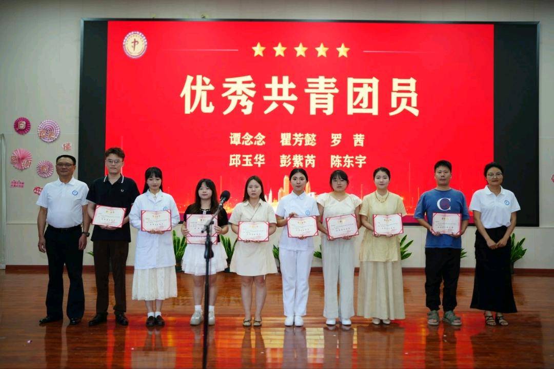 新都区中医医院举办庆祝五四青年节、5·12国际护士节表扬暨文艺汇演活动 资讯联播频道