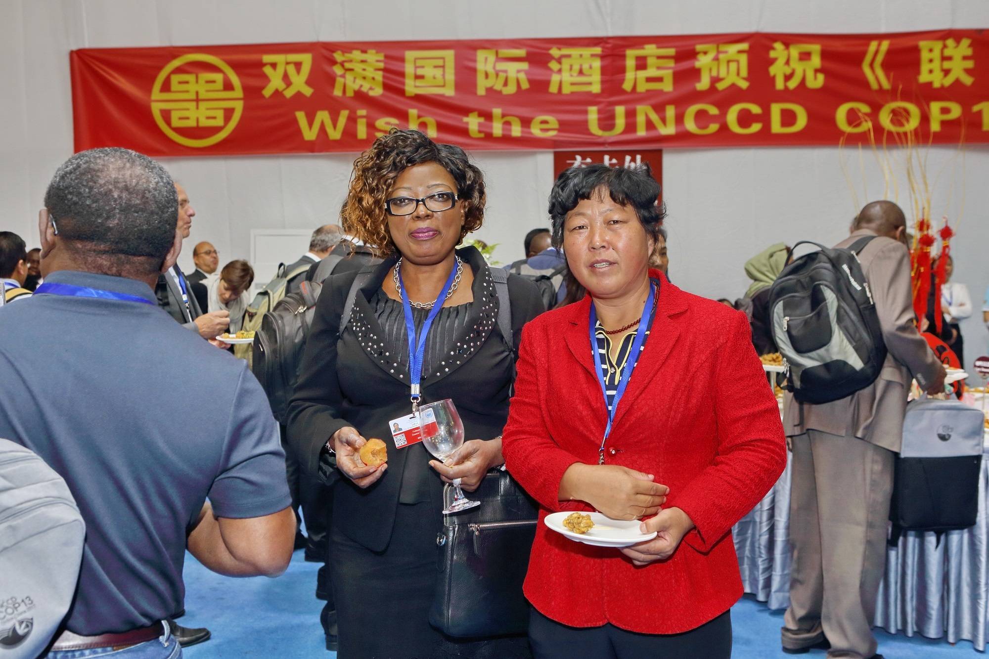 资讯有故事︱“你太好了，我们要去帮你” 这些外国友人为何纷纷到内蒙古种树？