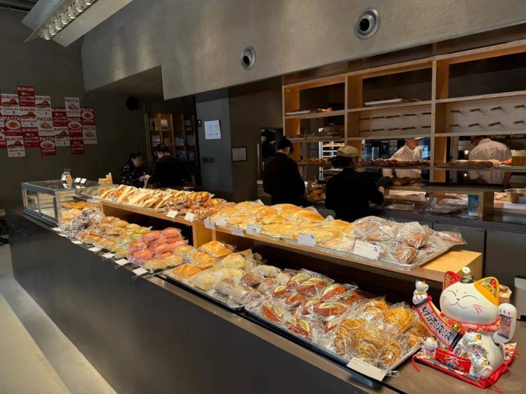 CRFE资讯：千平大店，面包4元起，又一品牌杀入低价烘焙赛道？