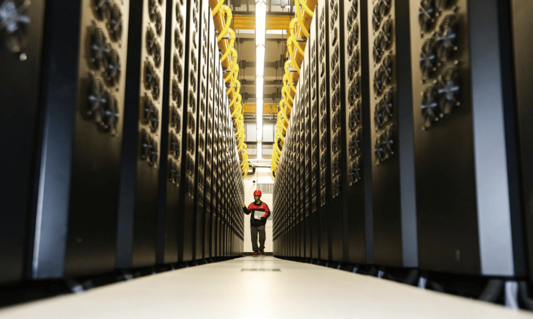 贵州省委常委、贵阳市委书记胡忠雄:统筹发展和安全 做强做优数字经济