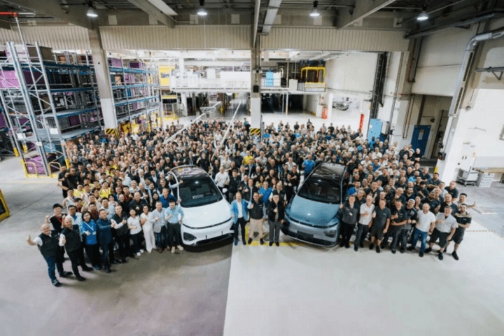 EV晨报 | 马斯克买入价值10亿美元特斯拉股票；华为北汽打造智界品牌计划3年投200亿；17家车企响应中汽协60天账期支付规范