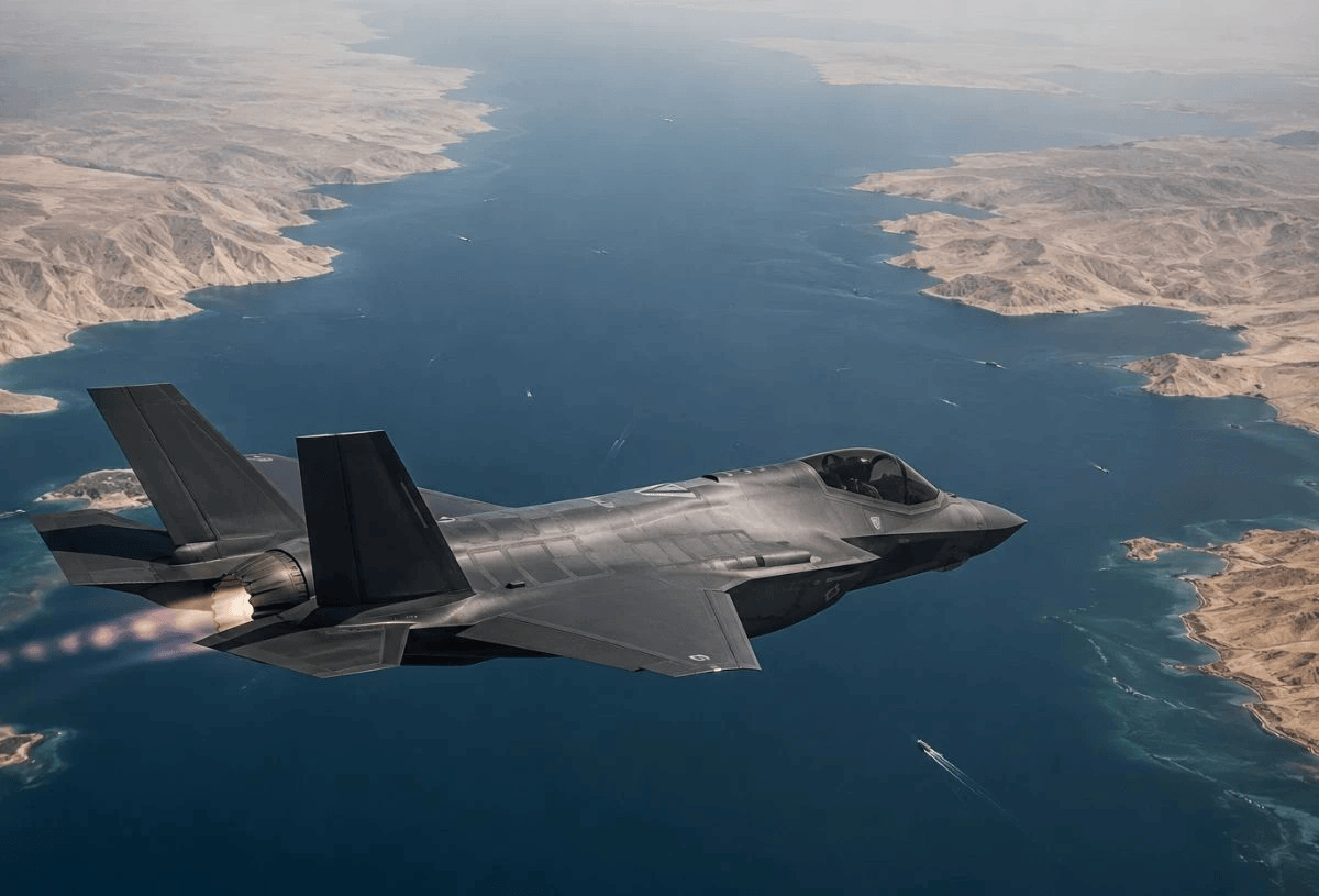 24小时内两架!美军F-35战机在阿曼湾上空,发送紧急代码请求降落